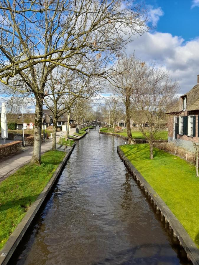 Wuivend Riet Gelegen Op Resort Venetie Giethoorn Exterior foto