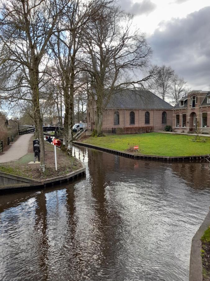 Wuivend Riet Gelegen Op Resort Venetie Giethoorn Exterior foto